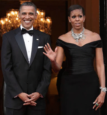 Хозяева вечера Сара Джессика Паркер и Мэттью Бродерик, и ''виновник'' торжества Барак Обама с супругой Мишель